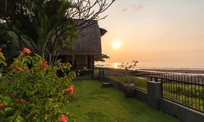 Dencarik Villa | Villa Hikume - Relax In A Private Beachfront Villa