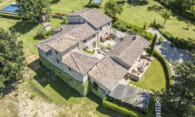 Gaiole in Chianti Villa | Villa in Gaiole In Chianti with 7 bedrooms sleeps 14