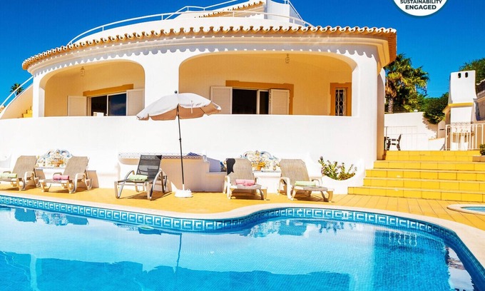 Gale Villa | Villa in Galé w/pool, BBQ & sea view