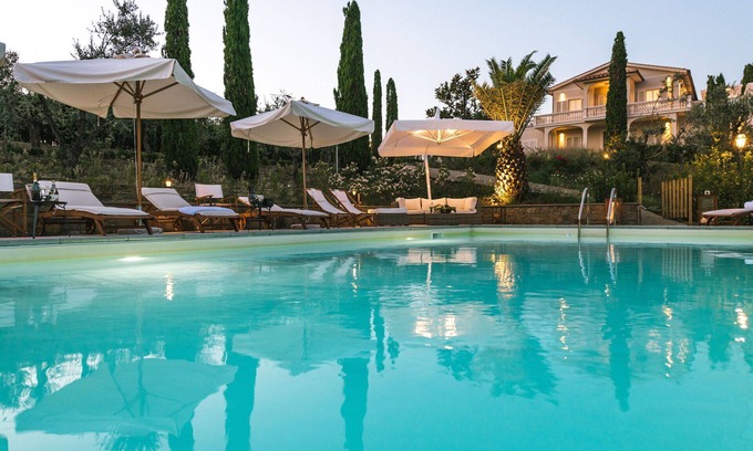 Vinci Villa | Villa in La Chiesa Collegozzi with 8 bedrooms sleeps 16