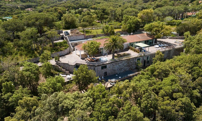 Capoliveri Villa | Villa in Naregno with 9 bedrooms sleeps 9