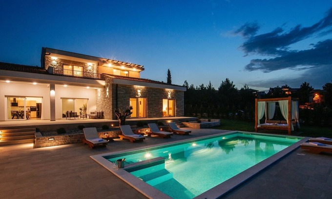 Pridraga Villa | Villa in Pridraga with Pool near the Sea