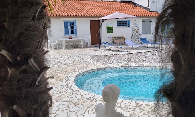 Iolanda di Savoia Bed & Breakfast | Villa Jolanda bed and breakfast relaxing in the pool