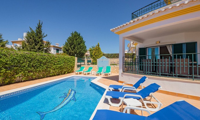 Correeira Villa | Villa Kelisia - A spacious and extensive 4 bedroom, 5 bathroom villa with private swimming pool