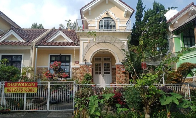 Cipanas Villa | Villa kota bunga 3 kamar bersih dan terawat