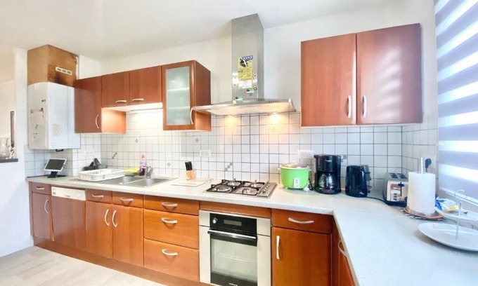 Ergue-Gaberic House | Villa La Réunion – Cozy House with 3 Bedrooms – 6 Guests – Veranda and Garden