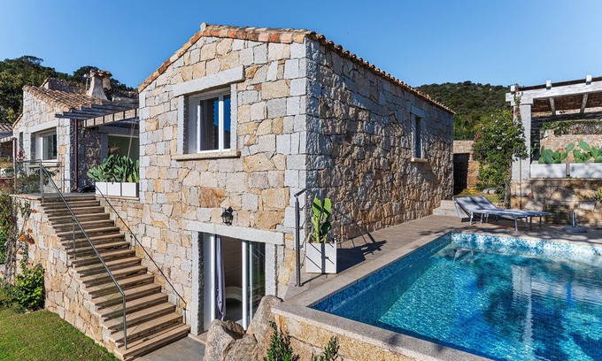 Castiadas Villa | Villa 'Laccus 8' with Sea View, Wi-Fi and Air Conditioning
