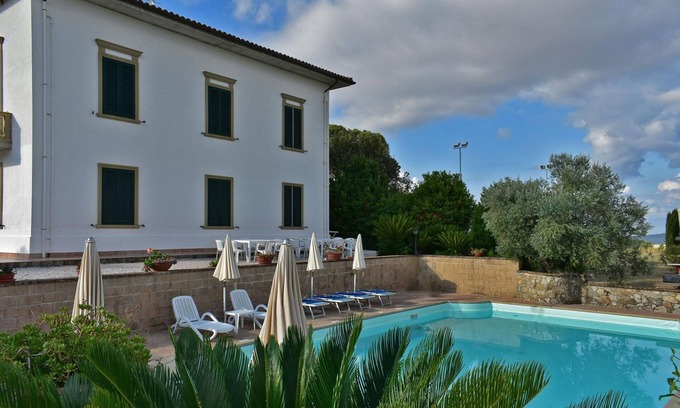 Pomaia Villa | Villa Lama 24 - Ten Bedroom Villa, Sleeps 24