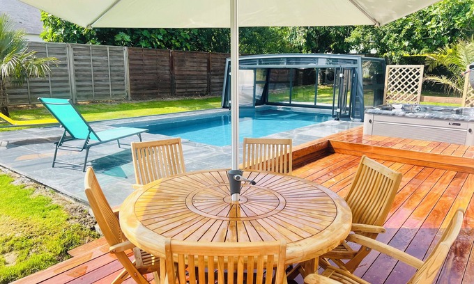 La Foret-Fouesnant Villa | Villa Leonic - Swimming pool and Jacuzzi