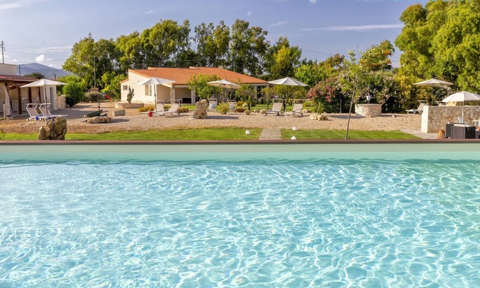 Alghero Cottage | Villa Libeccio for 9 persons close to the beach with shared swimming pool