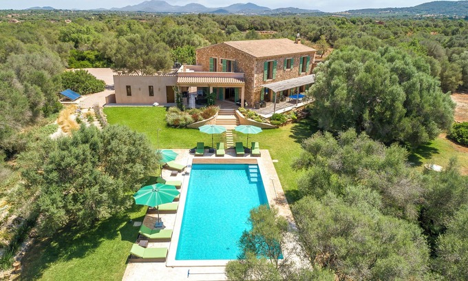 Felanitx Villa | Villa 'Los Hibiscus' with Mountain View, Wi-Fi and Air Conditioning