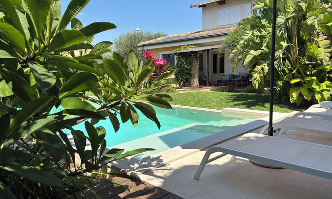 Fontane Bianche Villa | Villa Lucia with infinity pool and garden in an oasis of peace (Wi-Fi)