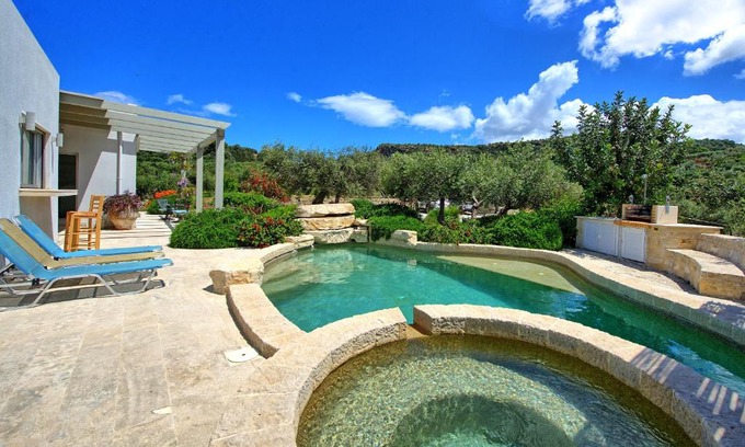 Platanias Town Villa | Villa Lucy by PosarelliVillas