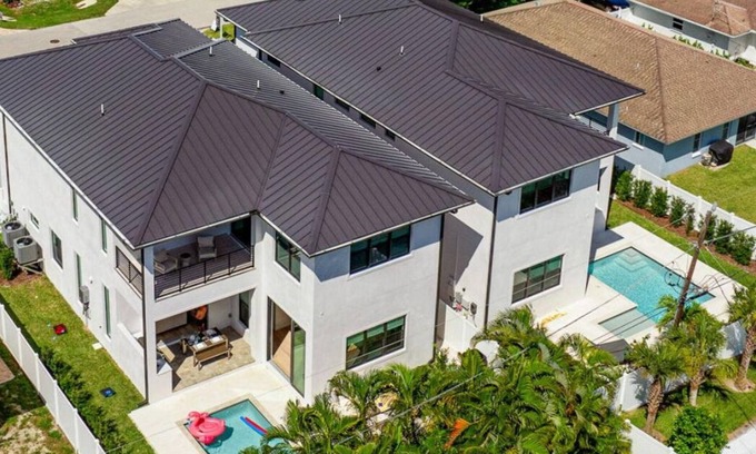 Connors House | ⭐️Villa Lux Resort: Sleeps 24! 8BR, 2Villas, Bike to Beach⭐️
