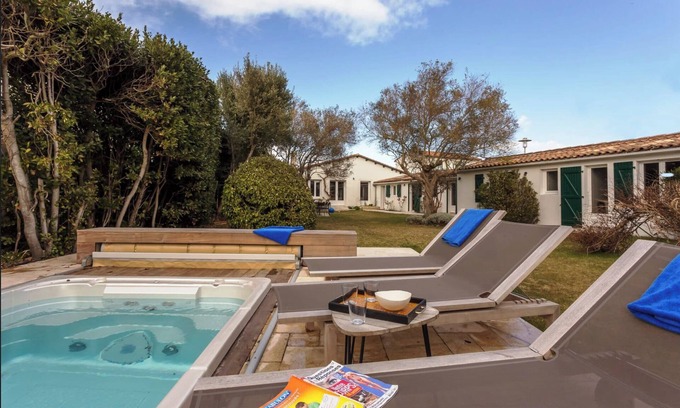 La Couarde-sur-Mer Villa | Villa Luxueuse 4 Chambres Proche Plage/Luxurious Villa 4BR Near Beach