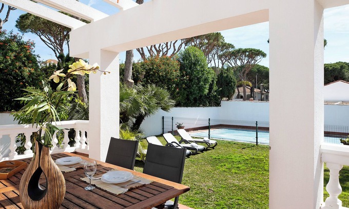 Los Gallos-Cerromolino Villa | Villa 'Margaritas' with Private Pool, Wi-Fi and Air Conditioning