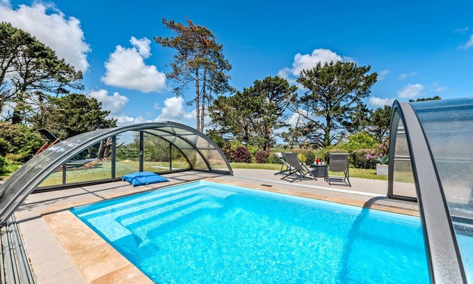 Plouider Villa | Villa 'Maison Vue Mer Avec Piscine' with Sea View, Private Pool and Wi-Fi