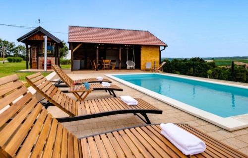 Daruvar Villa | Villa Mali Sokol by Villas Guide