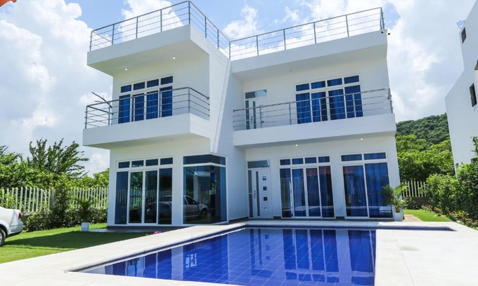 Santa Veronica Villa | VILLA MANDALAY