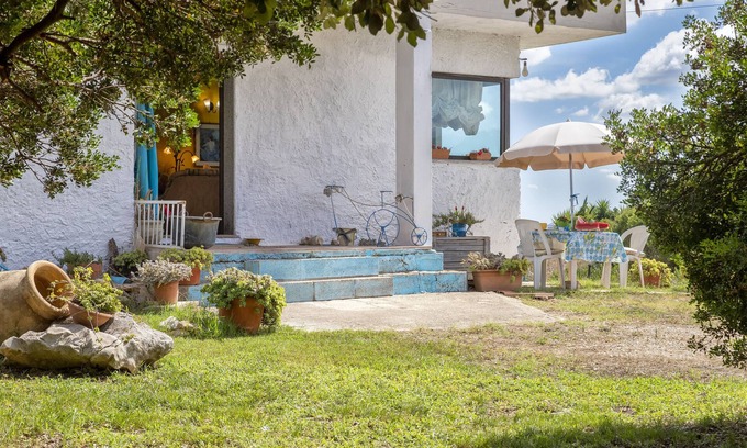 Campanedda House | Villa 'Maria Antonietta' with Private Garden and Wi-Fi