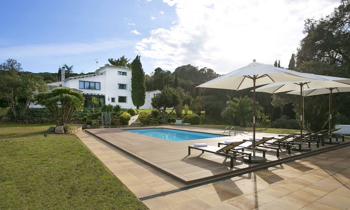 El Mas Trempat Villa | Villa 'Masia Roca Rodona' with Mountain View, Wi-Fi and Air Conditioning