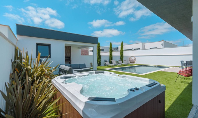 Atalaia Villa | Villa Mauricio with private swimming pool, 4km from the beach