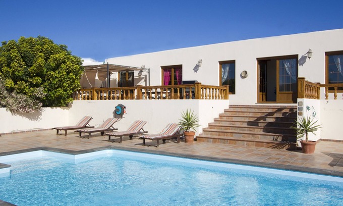 Nazaret Villa | Villa Mercedes Rural Vacation Rental home In the beautiful village of Nazaret