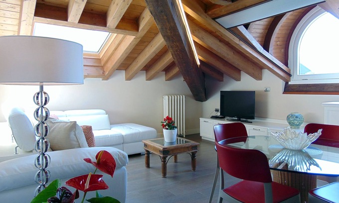 Varenna Apartment | Villa Monti: apt. Primrose