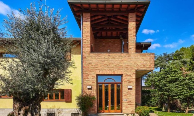 Corsico House | Villa Naviglio Grande by Interhome