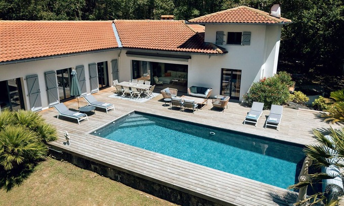 Arbonne Villa | Villa near Biarritz, heated pool, wooded grounds