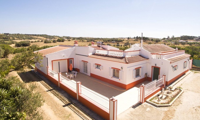 Alfarrobeira Villa | Villa near the beach and Palmares golf course