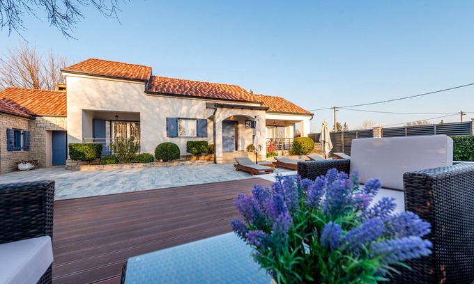 Pridraga Villa | Villa Niko with heated pool