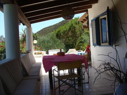 Vulcanello House | Villa Noir In Vulcanello