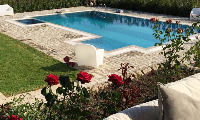 Casale Modica Villa | Villa Paradiso surrounded by green olive trees of olive and carob