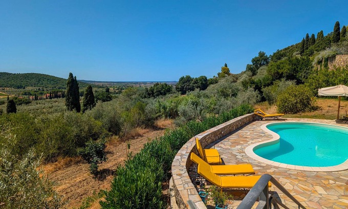 Suvereto Villa | Villa Poggio al Coniglio in Suvereto with pool