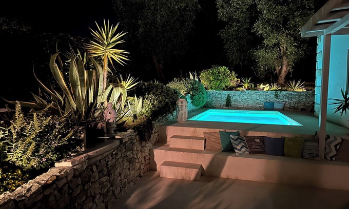 Chiesiola Villa | Villa Poggio al Sole Vieste, 1700 villa with pool surrounded by greenery