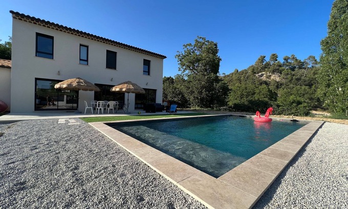 Provence Villa | Villa Récente 6/8 Pers Avec Piscine Dans un Village Atypique du Luberon