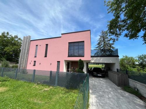 Haslau-Maria Ellend Apartment | Villa Rose close to Vienna & Airport