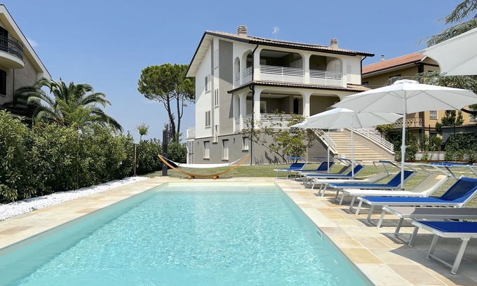 Monte San Giusto Villa | Villa Rugiada, 6 Bedrooms, 6 Baths, Pool and Jacuzzi, a few km from the sea