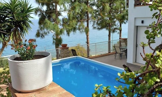 Palermo Villa | Villa's apartment on the beach, swimming pool A/C