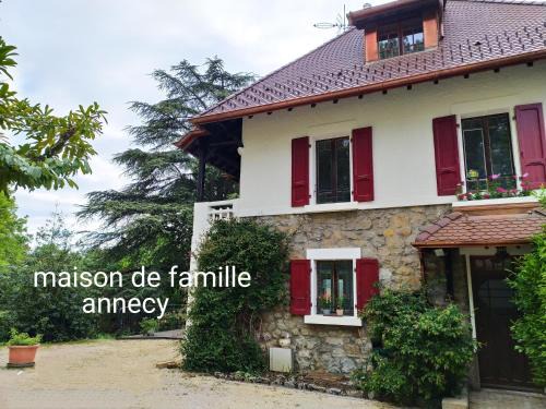 Annecy Old Town Apartment | VILLA SERANDITE maison de famille