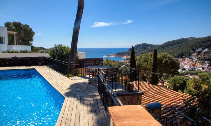 Tamariu Villa | Villa 'Simone' with Sea View, Private Pool and Wi-Fi