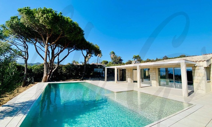 Notteri Villa | Villa Smart, pool, garden sea view between beaches and marina.