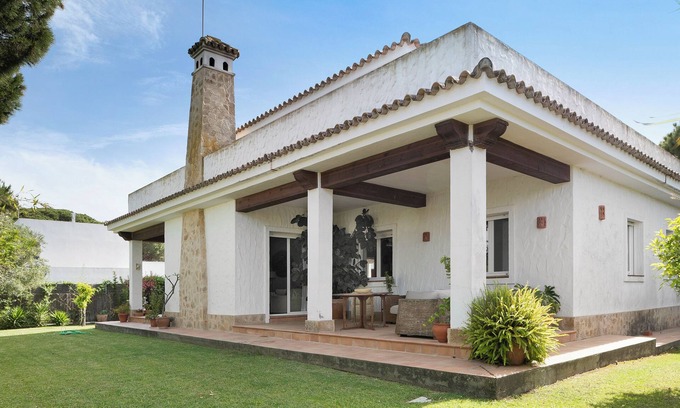 Cabo Roche Villa | Villa 'Sol, Playa Y Diversion En Roche' with Private Terrace, Wi-Fi and Air Conditioning