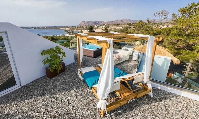 Kalathas Villa | Villa Starlight, a stunning maisonette designed for relaxation.