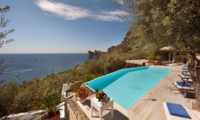 Marina del Cantone Villa | Villa Superba Summary