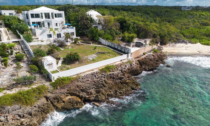 The Valley Villa | Villa Tasha Luxury Seafront Villa in Anguilla on the Caribbean sea AMAZING!