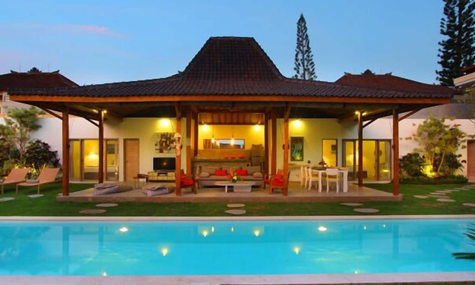 Seminyak Villa | Villa Thiara Oberoi Seminyak 500m Kudeta beach