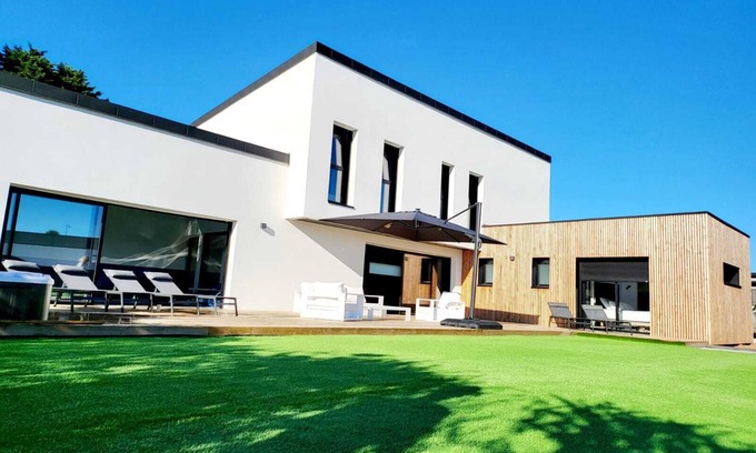 Santec Villa | Villa Ty Billou - 300m from the beach