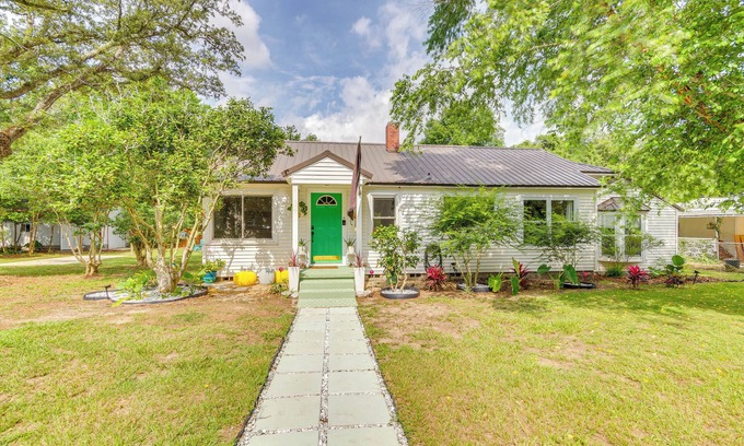 Westerly Heights Villa | Villa Villa Coola – Retro Tiki-inspired zen retreat w/Huge Private Yard